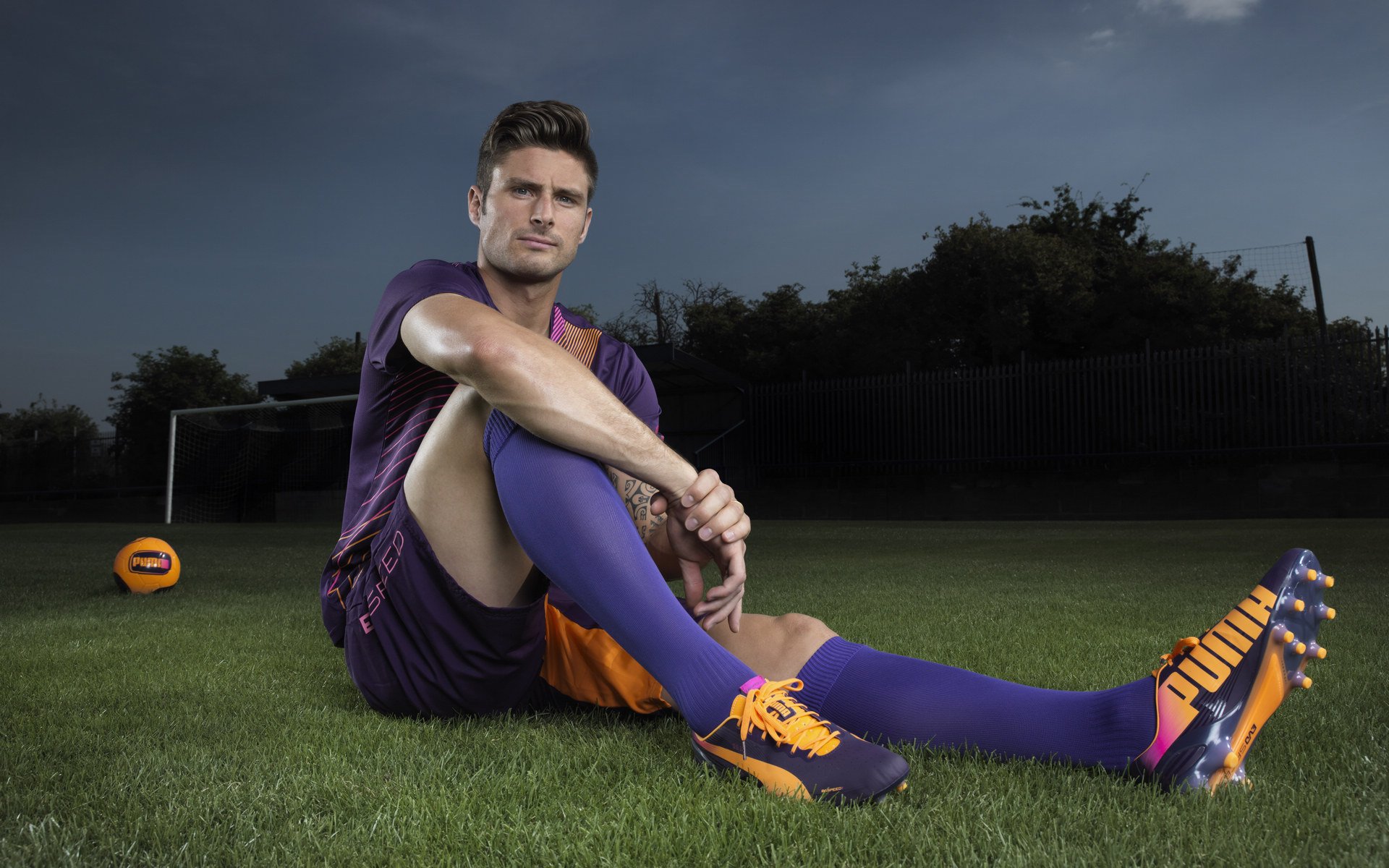 库里举办慈善赛吸引众星参加,库里捐钱